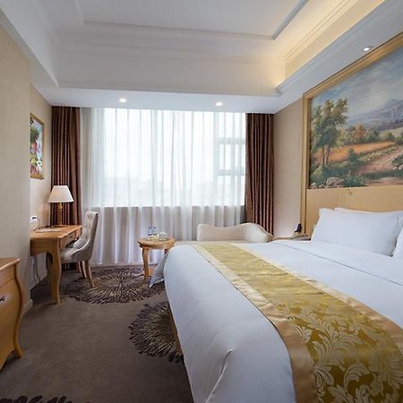 Vienna Hotel Guangzhou Baiyun Airport エクステリア 写真