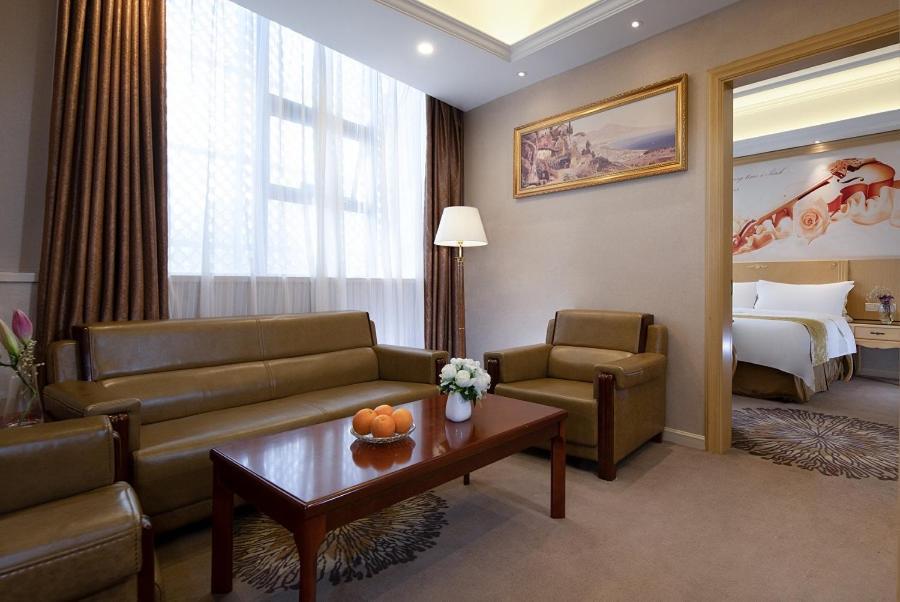 Vienna Hotel Guangzhou Baiyun Airport エクステリア 写真